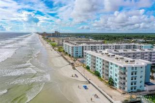 Upscale Dog Friendly and STEPS to the Beach! Spacious Modern Chic Condo! - Edgewater - 3