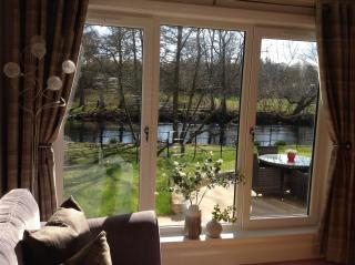 Lovely Riverside Holiday Home - 1