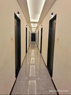 Hotel Shiv Mangalam Near Kashi Vishwanath Tample - Varanasi - 7