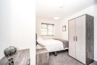 Modern 5 Bed House in Bedford Perfect For Contractors - Bedford - 8