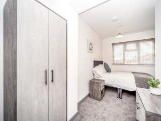 Modern 5 Bed House in Bedford Perfect For Contractors - Bedford - 7