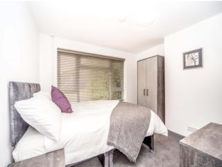 Modern 5 Bed House in Bedford Perfect For Contractors - Bedford - 5