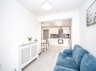 Modern 5 Bed House in Bedford Perfect For Contractors - Bedford - 4