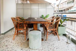 Stylish 2-Bedroom Apartment with Big Terrace in Athens - Atenas - 4