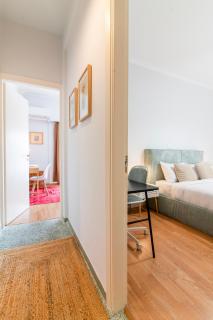 Stylish 2-Bedroom Apartment with Big Terrace in Athens - 3