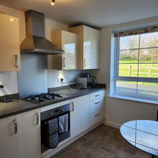 Spacious 3-Bedroom Home with Backyard - Stanford-le-Hope - 4