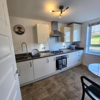 Spacious 3-Bedroom Home with Backyard - Stanford-le-Hope - 1