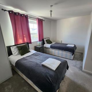 Spacious 3-Bedroom Home with Backyard - Stanford-le-Hope - 7