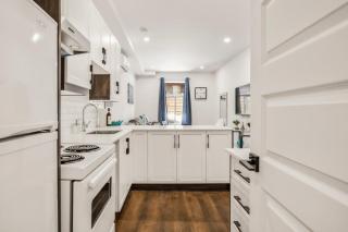 M11 Upscale Comfy Studio wAC in Perfect Location - Montreal - 5