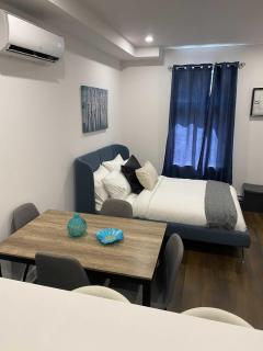 M11 Upscale Comfy Studio wAC in Perfect Location - Montreal - 1