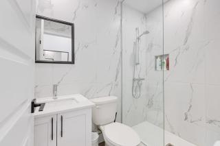 M11 Upscale Spacious 1BR wKingBed AC in Heart of PlateauMile-End - 8