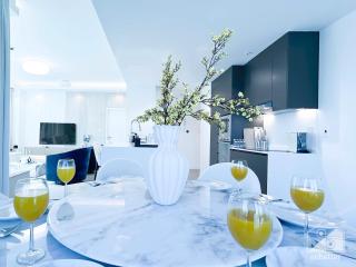 Spacious 2B Apt with Full Marina Views - Delphine - 8