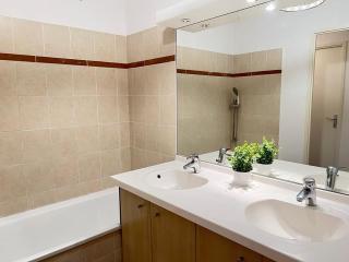 Appt entier 85m2 avec 2 chambres dont 1 suite parentale 1 bureau 1 canapé lit piscine - 4