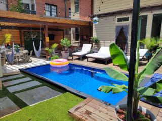 The Classy Craftsman - Beautiful Decor & Pool - Atlanta - 0