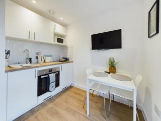 Stylish 1BR in Cheltenham Place - Manchester - 0