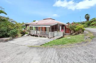 Bungalow charmant à Bouillante avec terrasse privée - 0