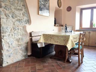 Charming villa in Barga with enclosed garden and fireplace - Barga - 9