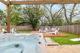Pink Duchess - Mins to Main Hot Tub & Fire Pit - Fredericksburg - 6