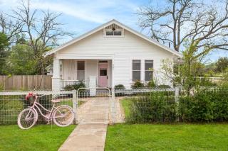 Pink Duchess - Mins to Main Hot Tub & Fire Pit - Fredericksburg - 1
