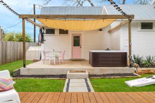 Pink Duchess - Mins to Main Hot Tub & Fire Pit - Fredericksburg - 5