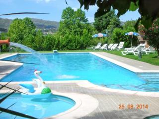 Comfortable house with mountain view and shared pool - Pedraça - 0