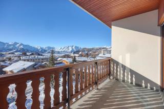 #AH9 At the bottom of the ski slopes - 2