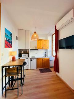 Studio rénové climatisé tout confort - Lit Queen size - emplacement idéal près des plages - 9