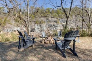 Riverfront Huntsville Cabin with Views and Kayaks! - 9