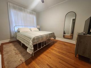 Katherine's Cozy Bungalow - 1