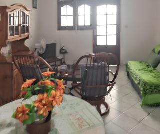 Appartement spacieux à Petit Canal - 65 m² - Vue sur jardin - Petit-Canal - 4