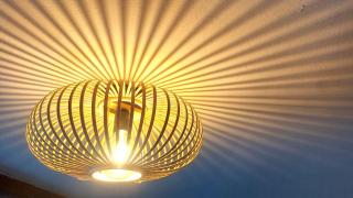 Zentrale, gemütliche Dachgeschoss-Etage - 52qm - Altes Haus auf 2,5 Etagen exklusiv für Dich - mit 1 Schlafzimmer, Wohnzimmer und Rückzugsraum zum Verweilen - Küche, großes Bad, Netflix - 2