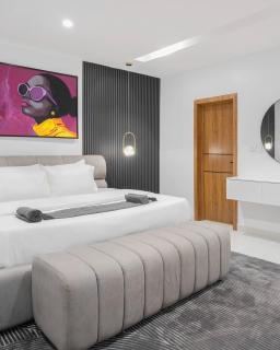 Kings Cave Central Spacious 2BR in Lekki phase 1 - 4