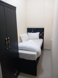 Four Stars HOSTEL - Dubai - 4