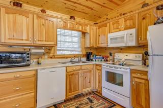 Pet-Friendly Mountain Cabin with Ramp Access! - Clayton - 1