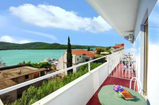 Cosy apartment in Tisno, 40 sqm, parking included - Tisno - 0
