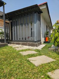 Mohills Apartment - 8