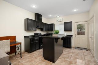 Hummingbird Apt 8 - 6