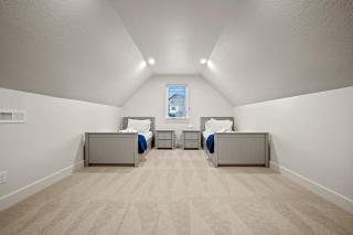 Eden Empire with Hot Tub and Game Room Wkly Disc - 4