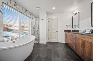 Eden Empire with Hot Tub and Game Room Wkly Disc - Eden - 2