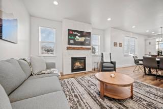 Eden Empire Ski Retreat Hot Tub & 3 Living Areas - 0