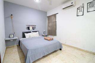Cozy stay near 5th Ave and beach - 6