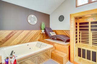 Private Spa, Fire Pit and Deck Poconos Home! - Long Pond - 4