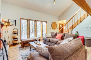 Private Spa, Fire Pit and Deck Poconos Home! - Long Pond - 2