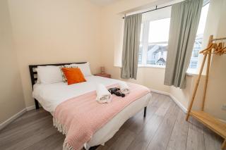 An Elite Executive Stay - 5-Bedroom Business Home & Parking - Swansea - 3