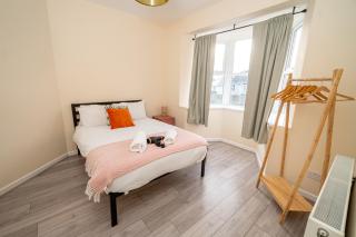 An Elite Executive Stay - 5-Bedroom Business Home & Parking - Swansea - 8