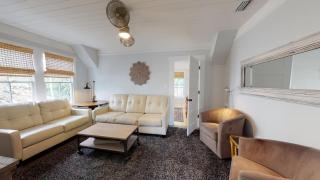 Renovated Lemon Guesthouse 4 KING Bedrooms Downtown Half Mile Stroll- Beach Only 3 Miles - 0