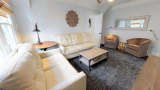 Renovated Lemon Guesthouse 4 KING Bedrooms Downtown Half Mile Stroll- Beach Only 3 Miles - 9