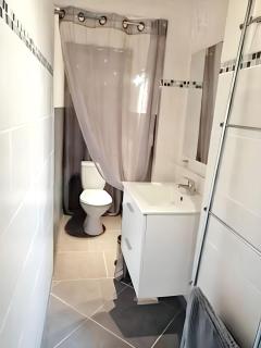 Maison de charme à Vendres avec jardin clôturé - 2