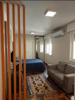 Belo apartamento quarto e sala bem localizado - Porto Alegre - 4