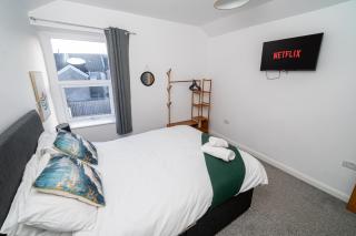 Spacious 3-bed near the city centre - 8